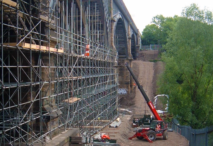 scaffolding planks